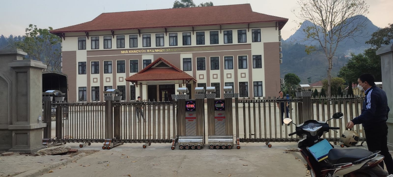cổng xếp biệt thự