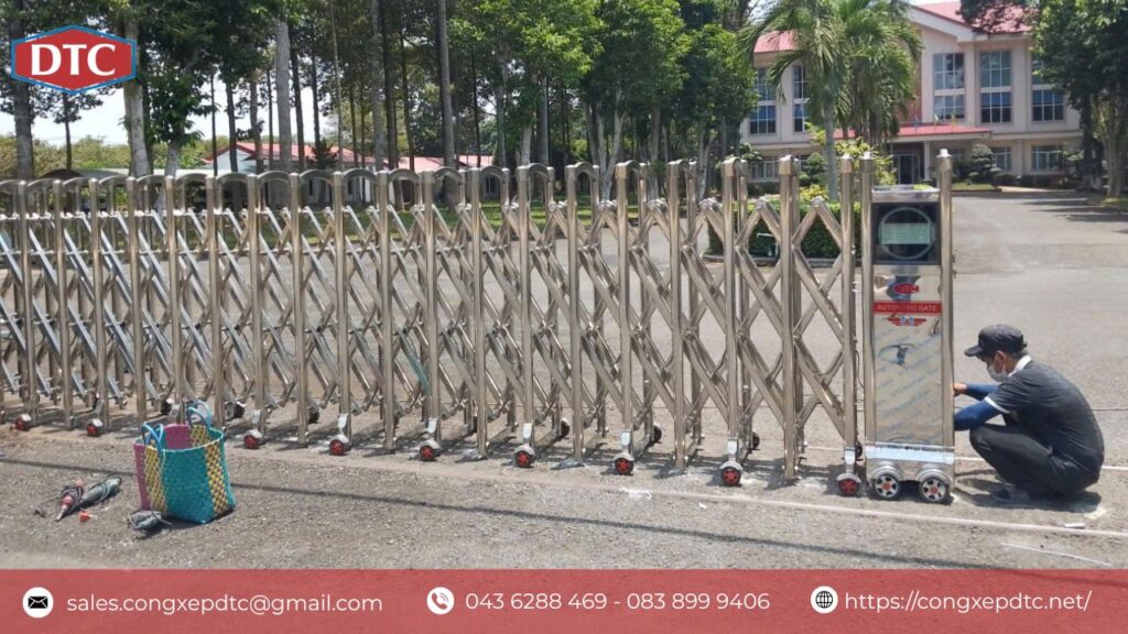 cổng xếp inox 304
