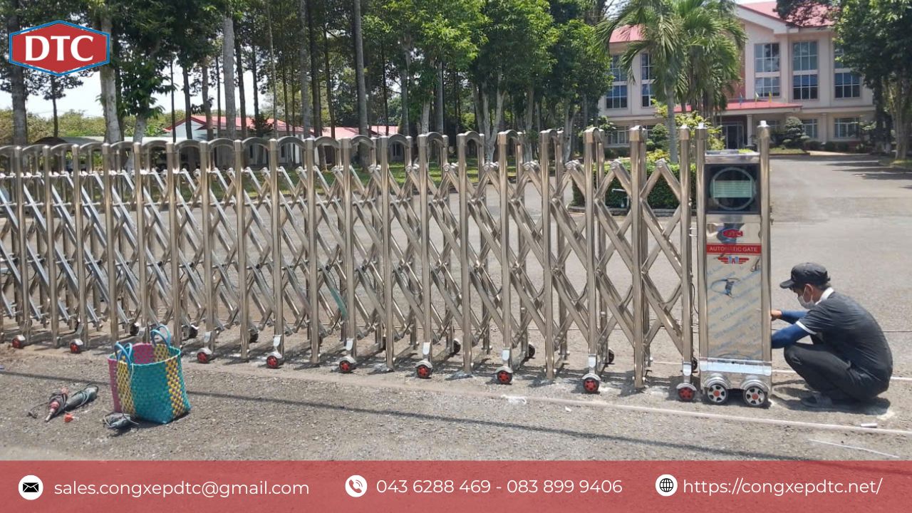 cổng xếp inox 304