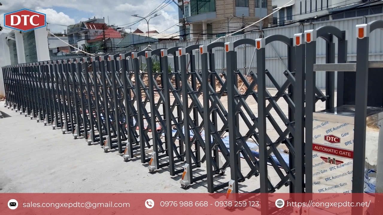 Cổng xếp hợp kim nhôm cho công trình