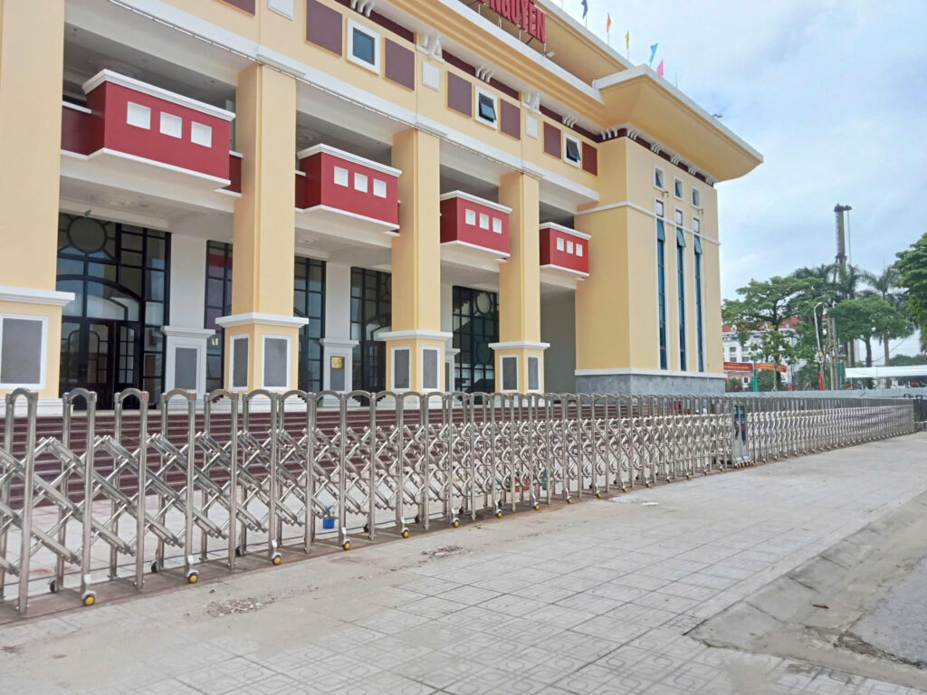 Nguyên lý hoạt động của cổng xếp inox