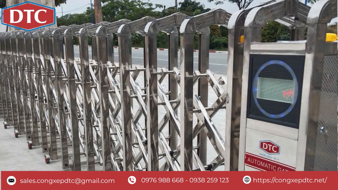 Cổng xếp sau khi hoàn thiện, chất liệu 304 sáng bóng và bền đẹp với thời gian. Thích hợp với khi hậu thời tiết nắng nóng sương muối ở Việt Nam