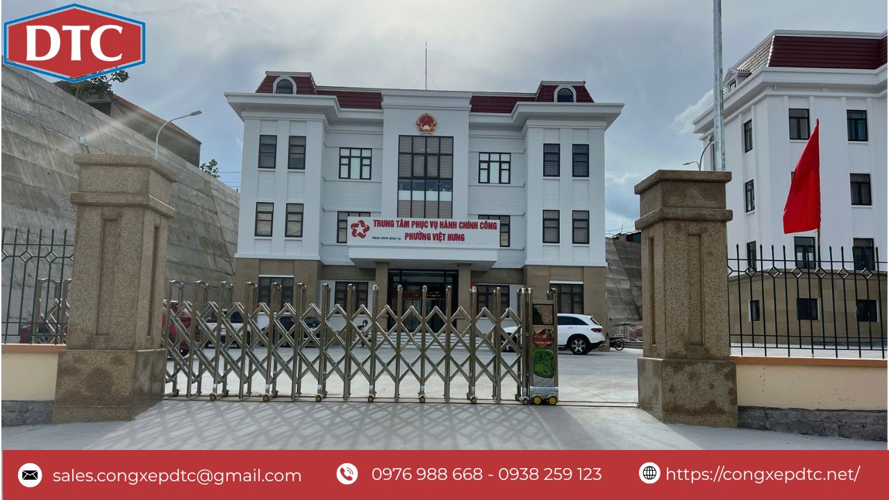 Khung cảnh toàn bộ cổng sau khi lắp đặt, vừa tăng tính thẩm mỹ cho cơ quan làm việc, tiết kiệm sức lao động nhờ bộ điều khiển từ xa của DTC