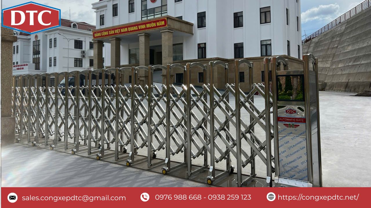 Chất liệu inox 304 luôn được các khách hàng là đơn vị uỷ ban nhà nước, hành chính công ưu tiên lựa chọn vì độ bền đẹp với thời gian, chống rỉ sét, phù hợp khí hậu của Việt Nam