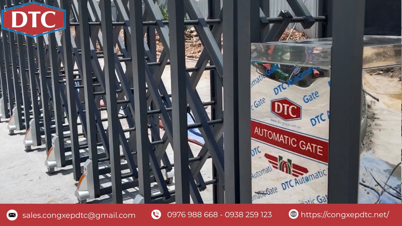 Chất liệu nhôm cao cấp được xử lý sơn tĩnh điện cao cấp, giúp chống lại sự ăn mòn, gỉ sét từ môi trường và thời tiết khắc nghiệt.