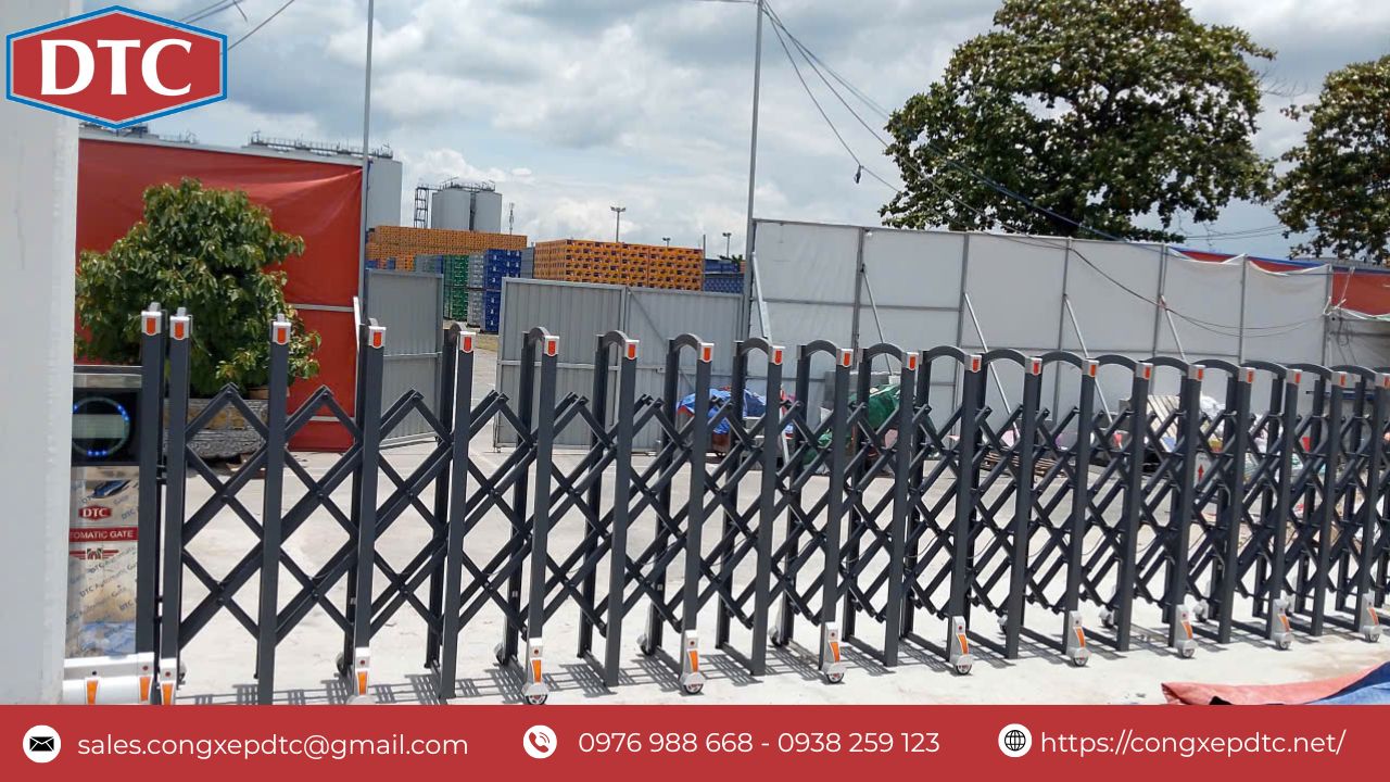 Cổng xếp nhôm tự động cao cấp DTC được trang bị tính năng báo động chống trộm